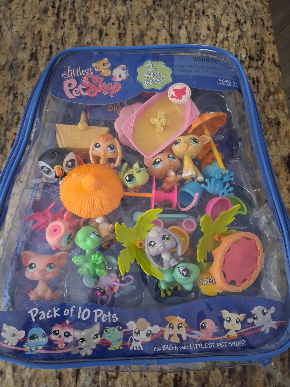 Littlest Pet Shop- Pets & Carry case + Extra Pets